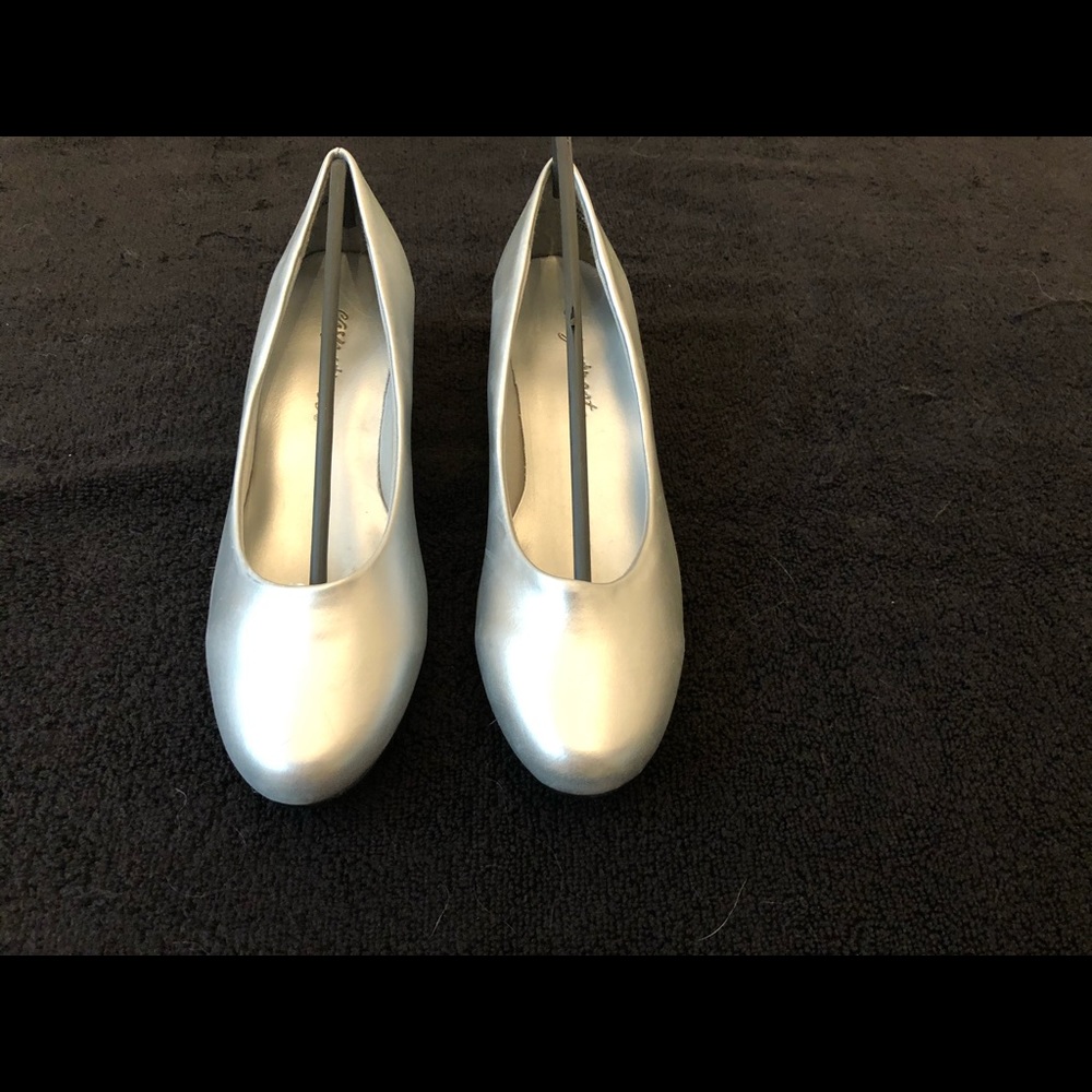 Ladies Silver Pump Style Shoes